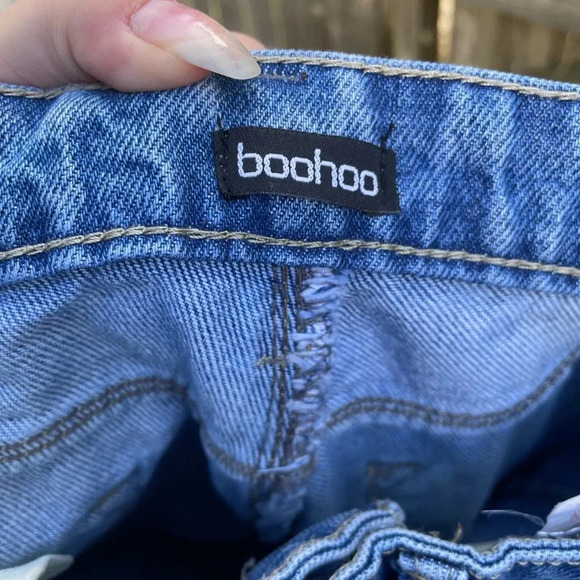 BOOHOO DISTRESSED SKINNY MOM JEANS - Picture 3 of 5